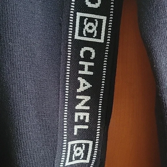 Chanel CC Logo Black Long Sleeve Top with White Decorative Stitching - Picture 6 of 15